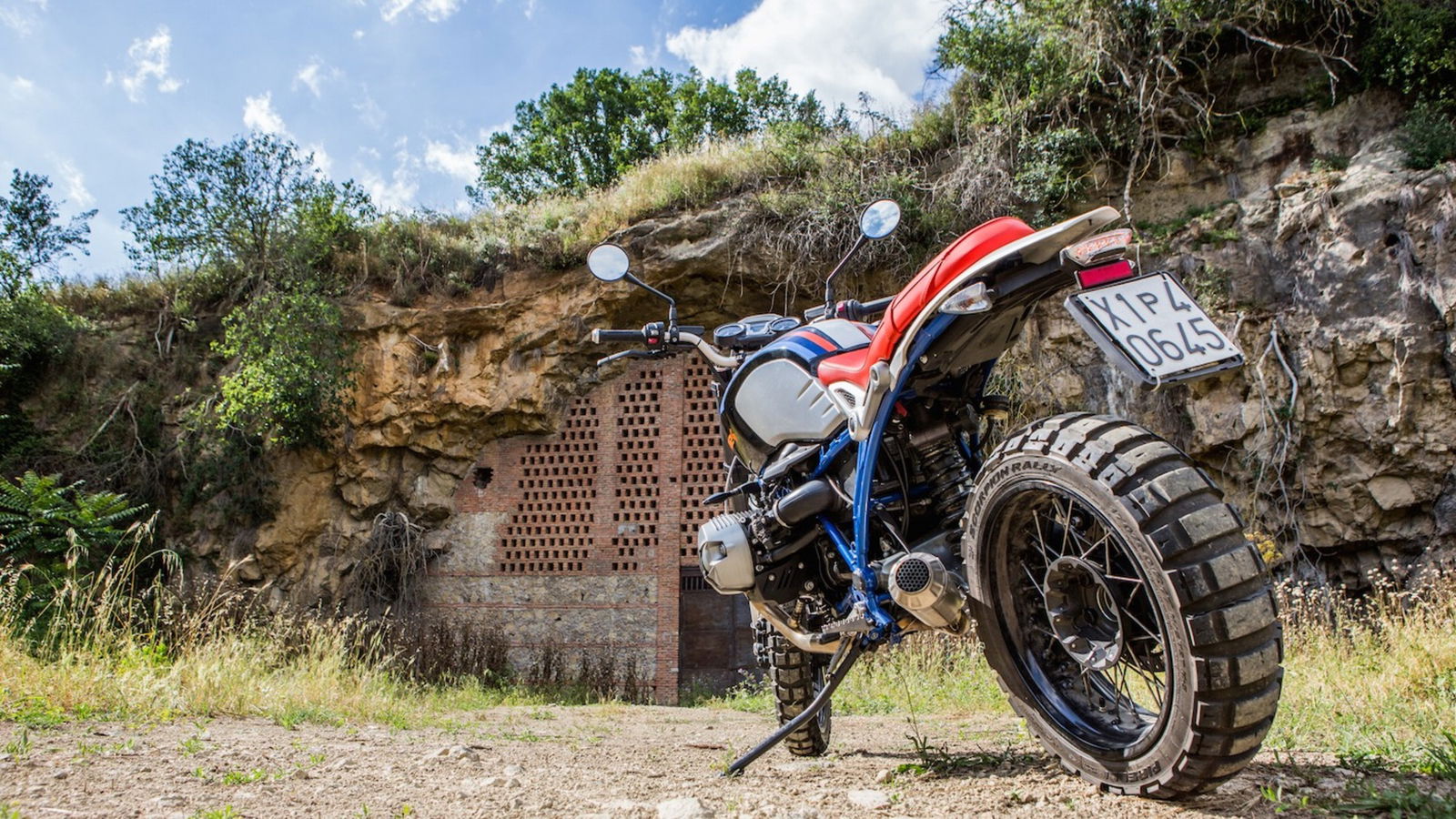 La R12G di Surplus Garage, special su base BMW R 1200 nineT