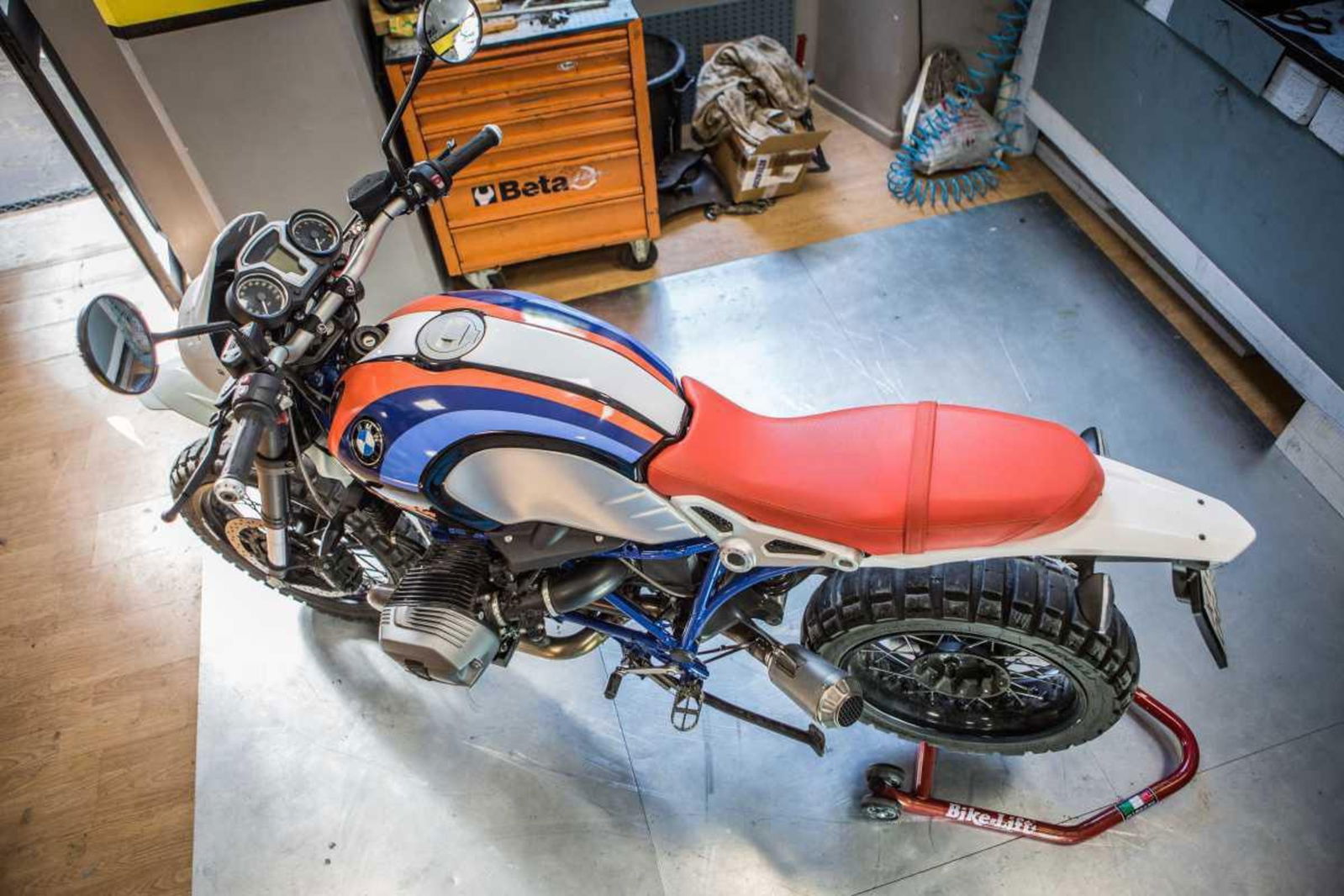 In officina
